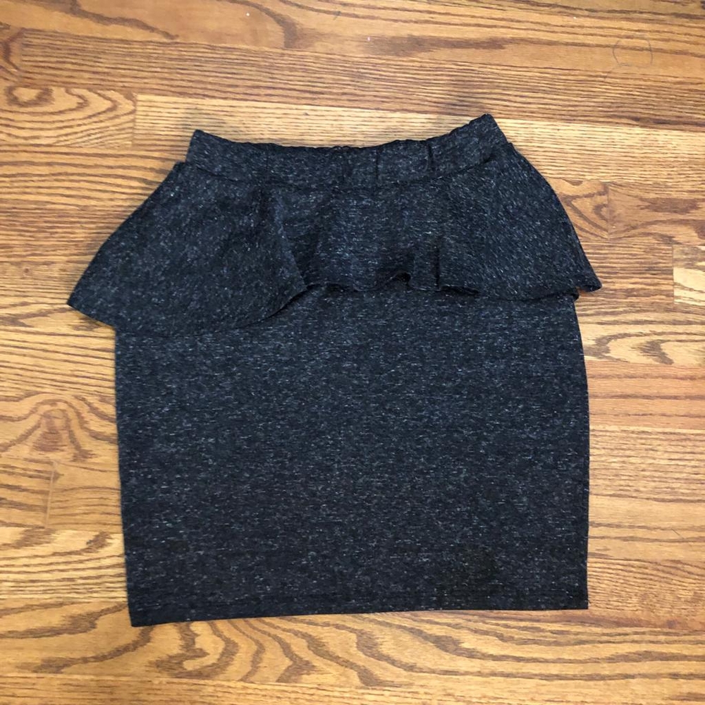 Hot Gal Short skirt with ruffles size M